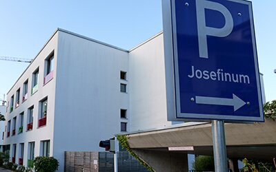  Parkplätze im Gebäude der Frühförderung der KJF Klinik Josefinum